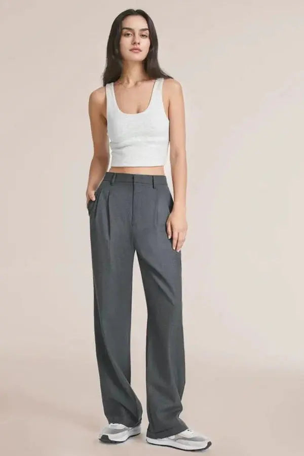 Weite Stoffhose mit hohem Bund, Bundfalten und langem Bein - Grau