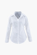 Weiße taillierte Bluse mit Raffung und klassischem Kragen - Weiß