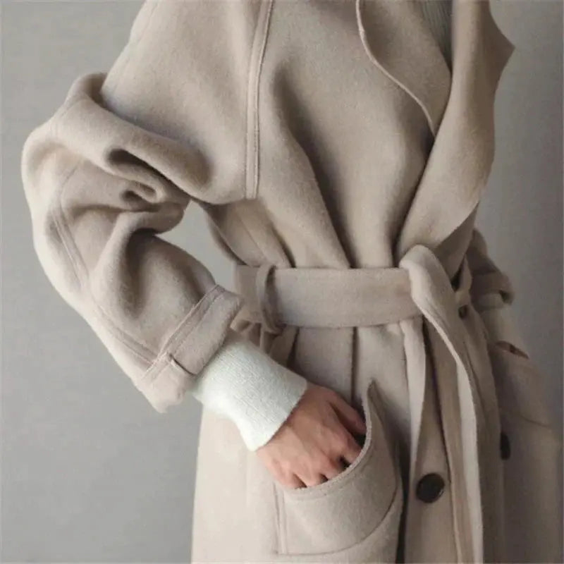 Wollmantel Damen mit Bindegürtel – Langer Mantel mit Revers