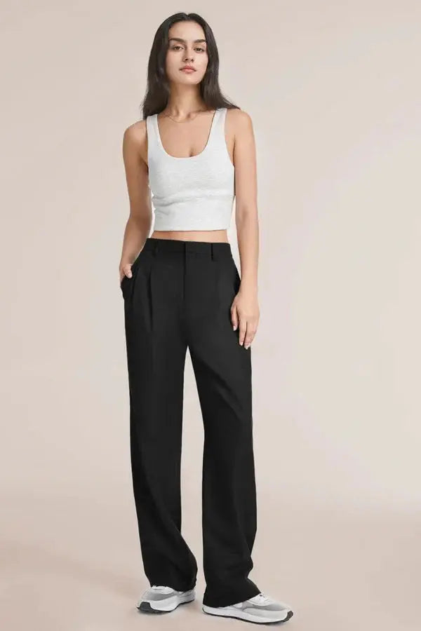 Weite Stoffhose mit hohem Bund, Bundfalten und langem Bein