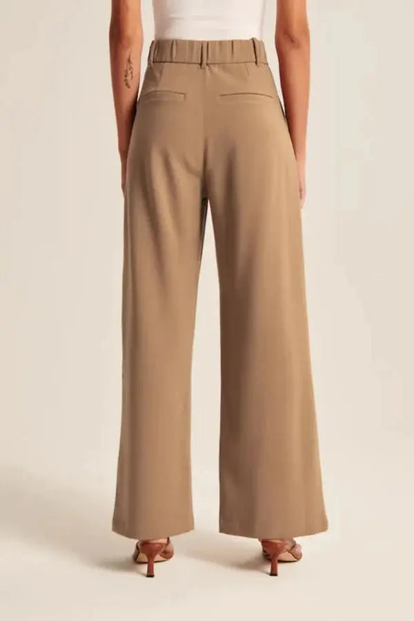 Weite Stoffhose mit hohem Bund, Bundfalten und langem Bein