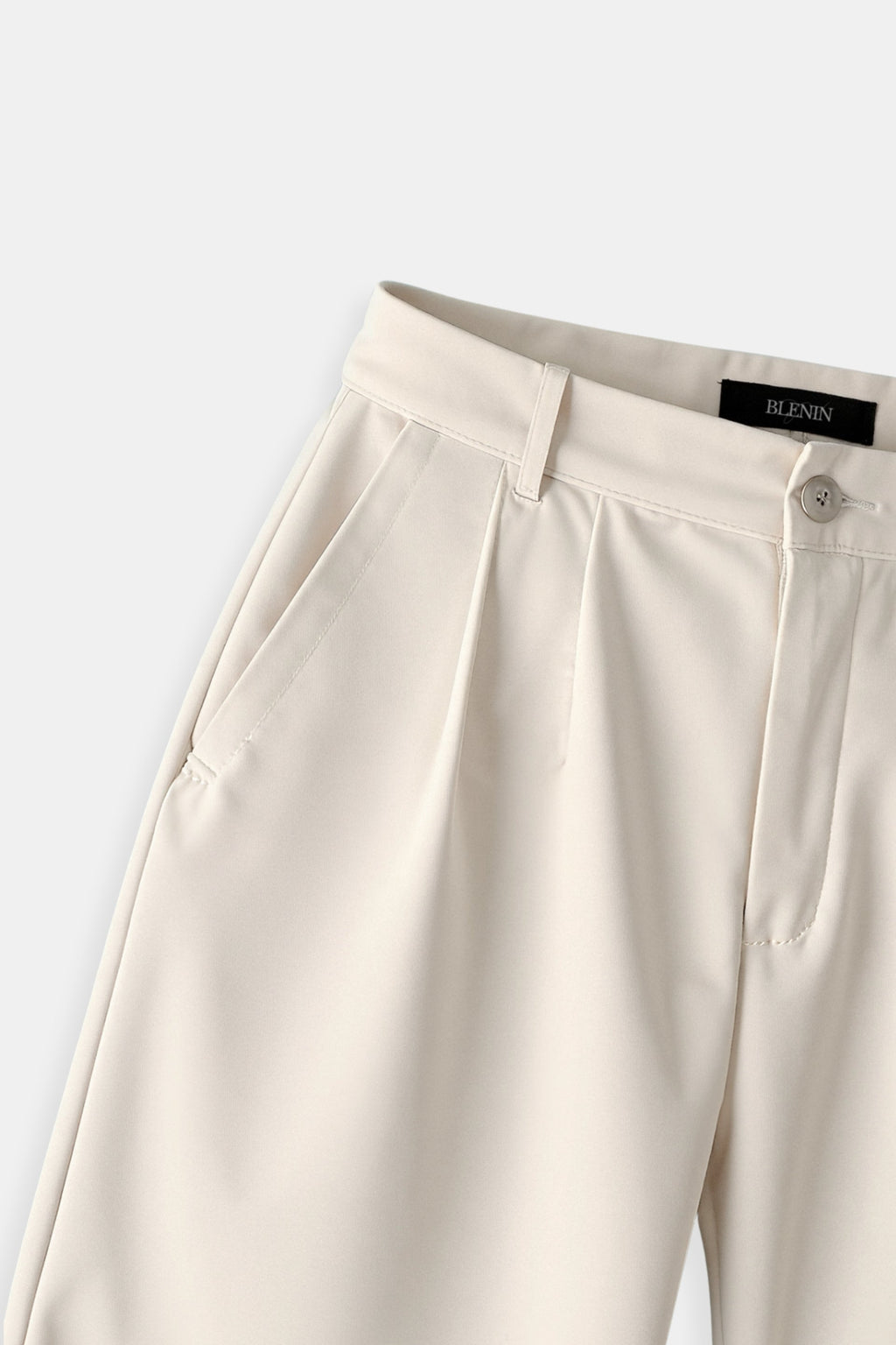 Weite Bundfaltenhose mit hohem Bund und Saum-Umschlag