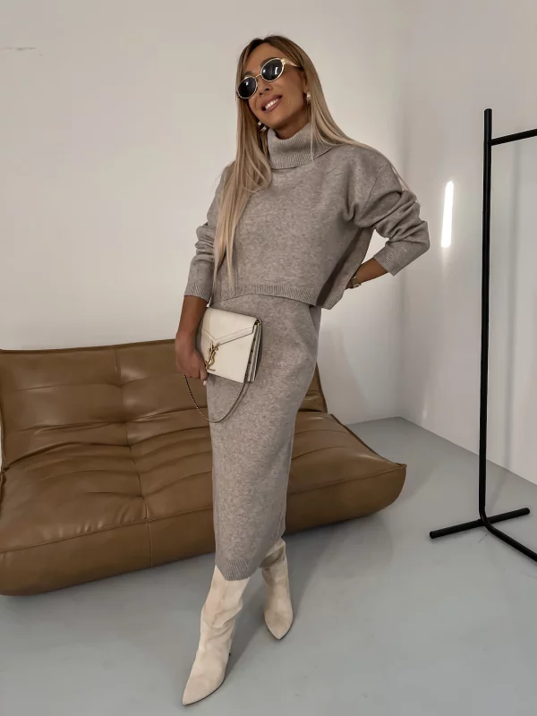 Strick-Zweiteiler Damen mit Rollkragenpullover und Midirock in Dunkelbeige