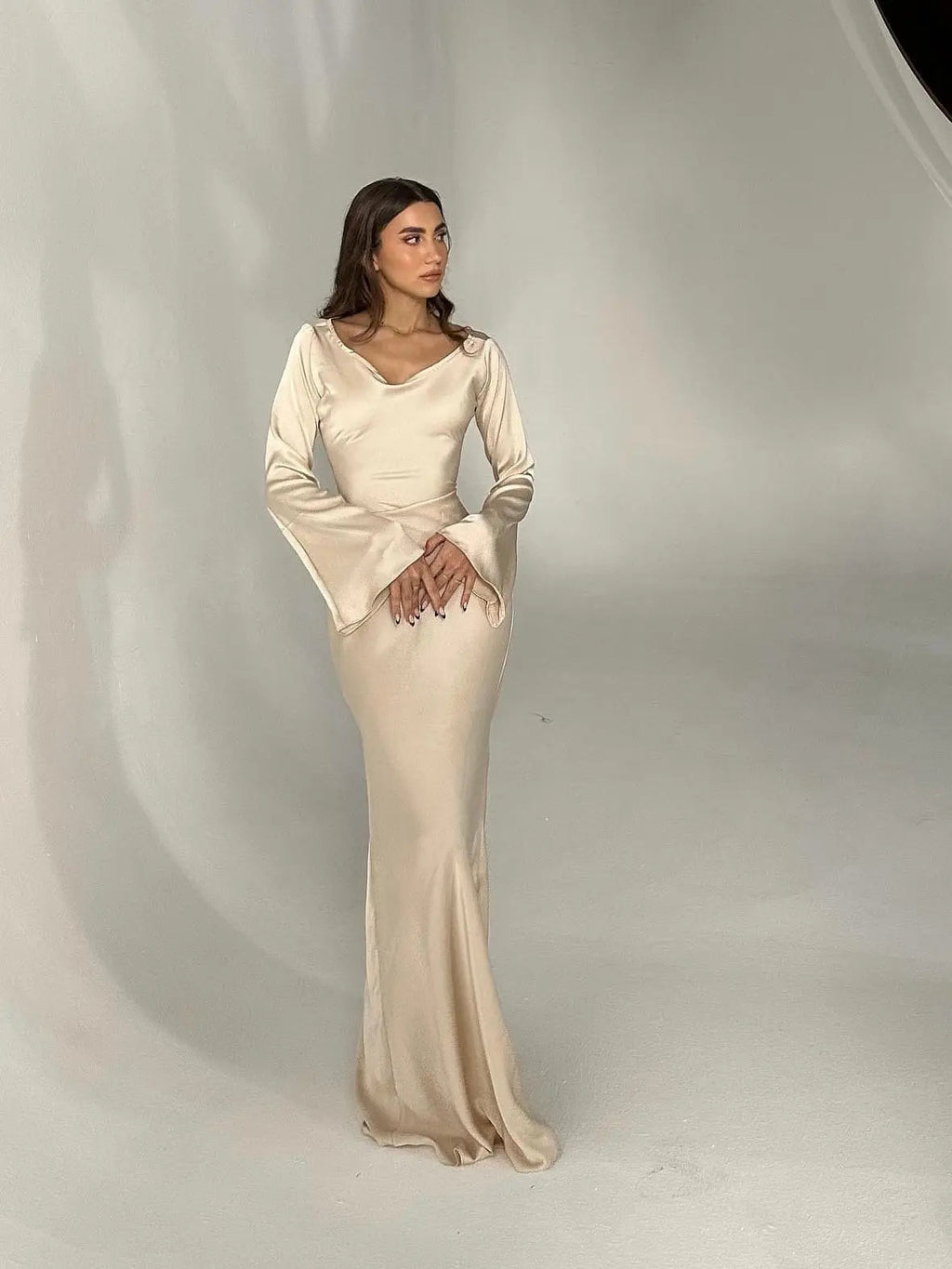 Maxikleid Damen langarm mit weitem Ausschnitt und ausgestellten Ärmeln
