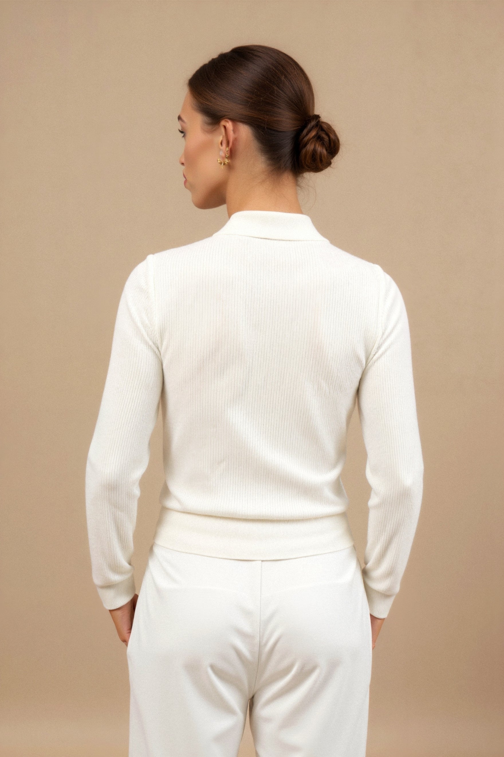 Weißes geripptes Langarm-Poloshirt mit V-Ausschnitt - Ansicht 2