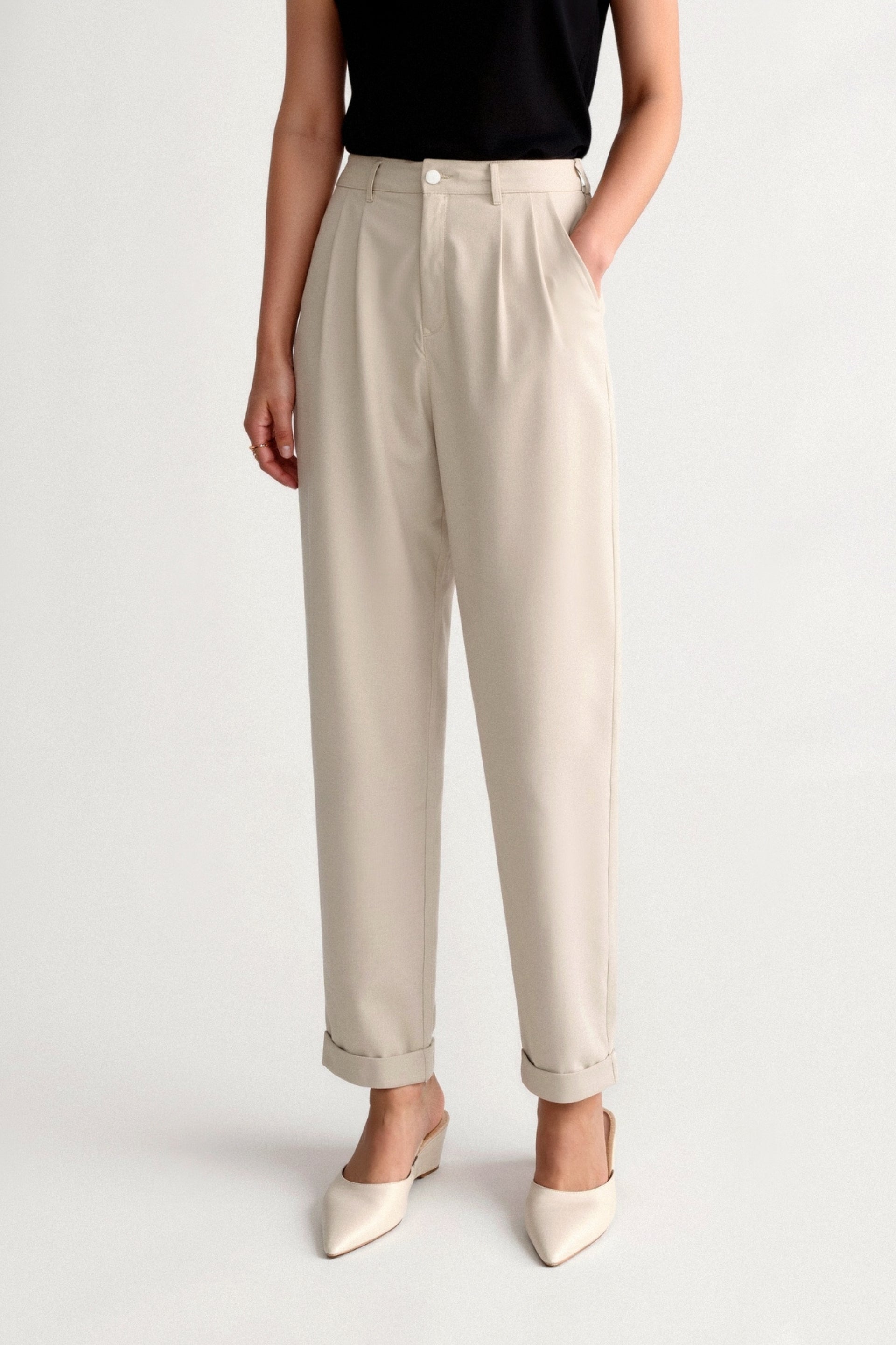 Weite Bundfaltenhose mit hohem Bund und Saum-Umschlag