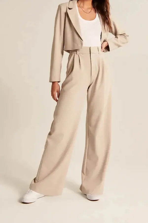 Weite Stoffhose mit hohem Bund, Bundfalten und langem Bein