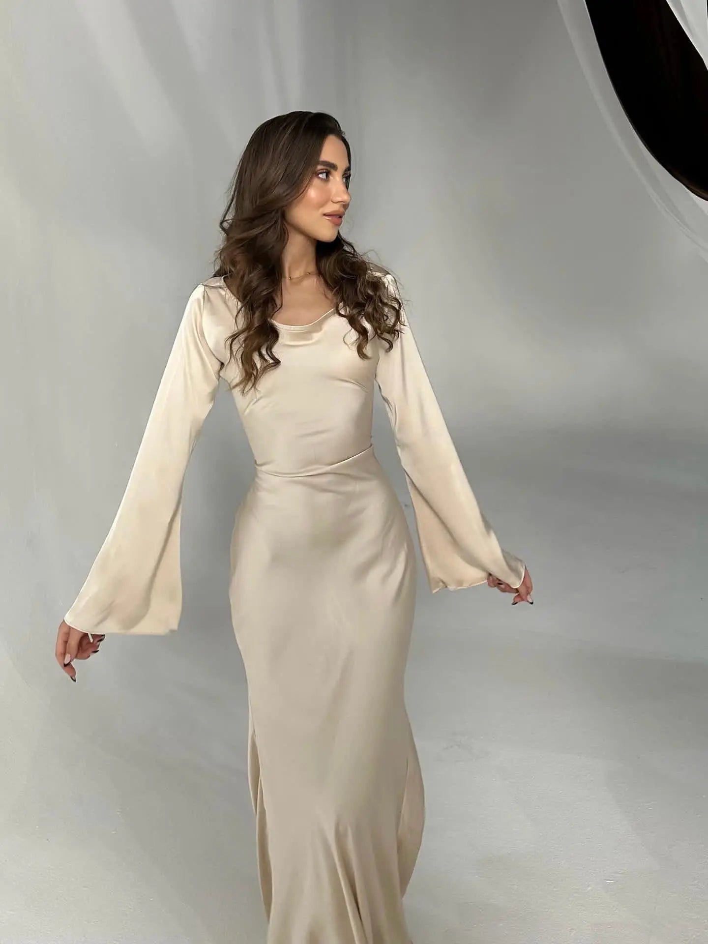 Maxikleid Damen langarm mit weitem Ausschnitt und ausgestellten Ärmeln