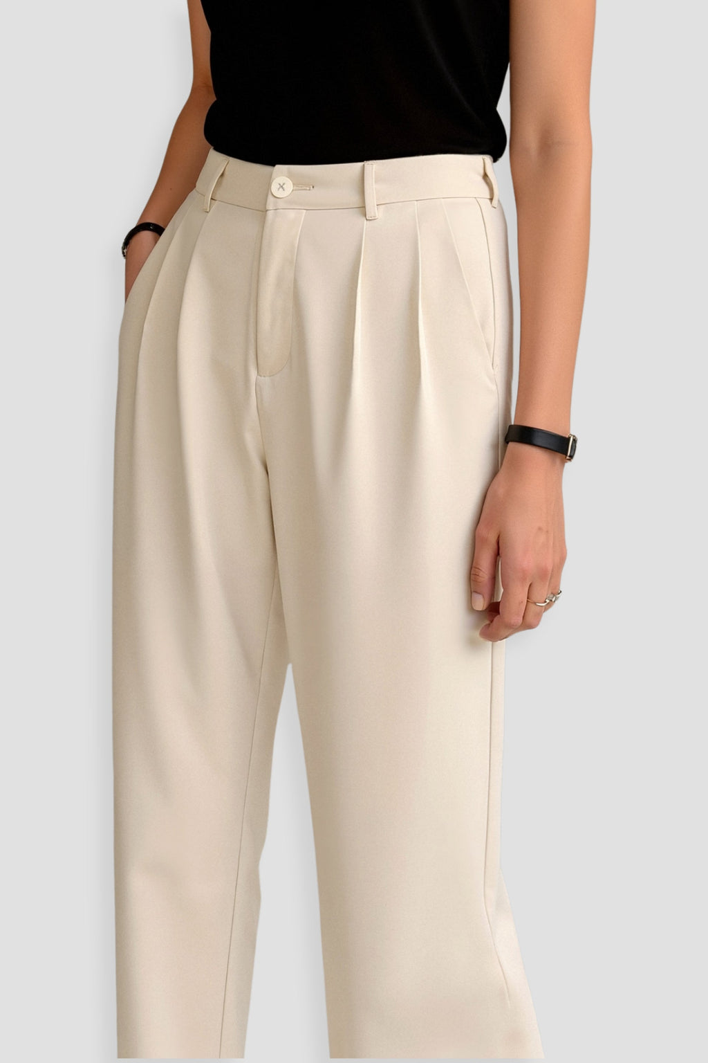 Weite Bundfaltenhose mit hohem Bund und Saum-Umschlag