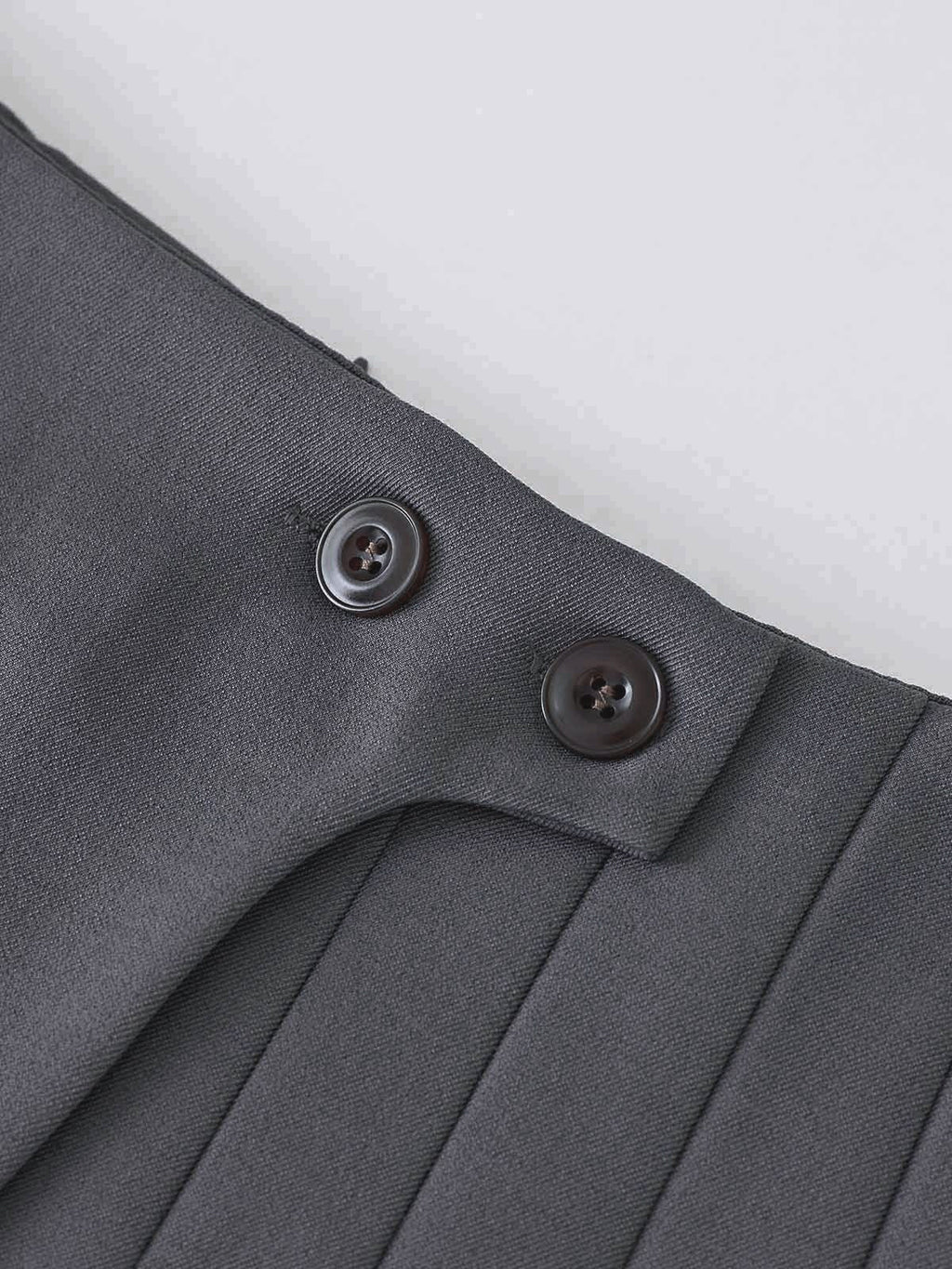 Faltenrock Damen in Grau – Hoher Bund mit Knopfdetails