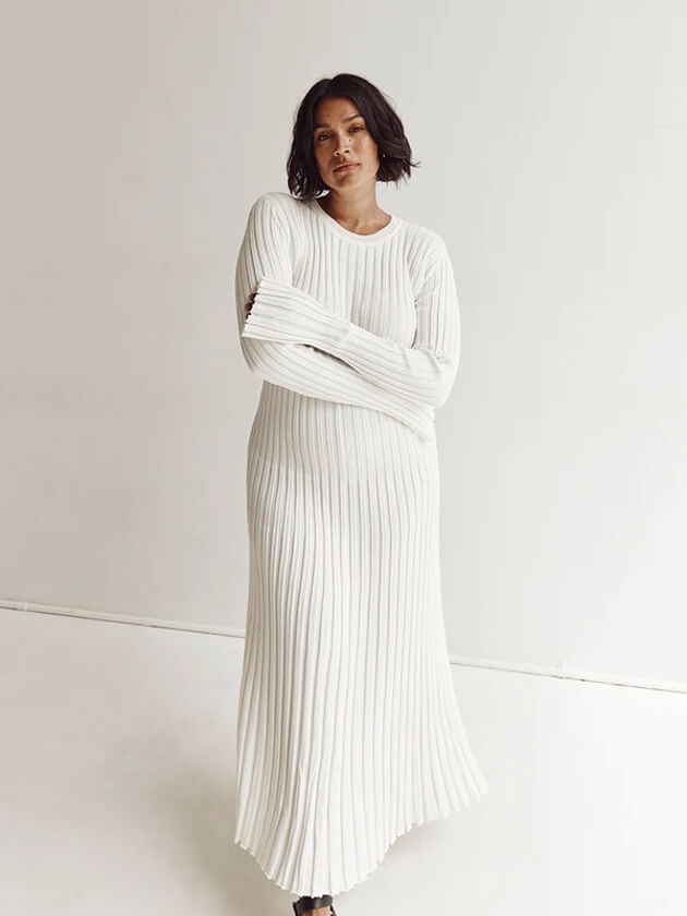 Strickkleid Damen langarm mit Rundhals und Bindeband, Maxi-Länge in Weiß