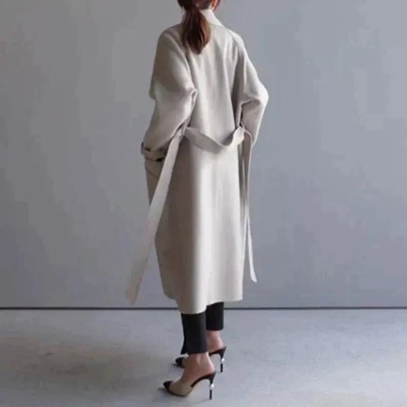 Wollmantel Damen mit Bindegürtel – Langer Mantel mit Revers