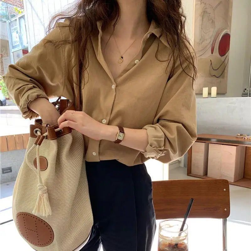 Langarm-Bluse in Satin-Optik mit klassischem Kragen