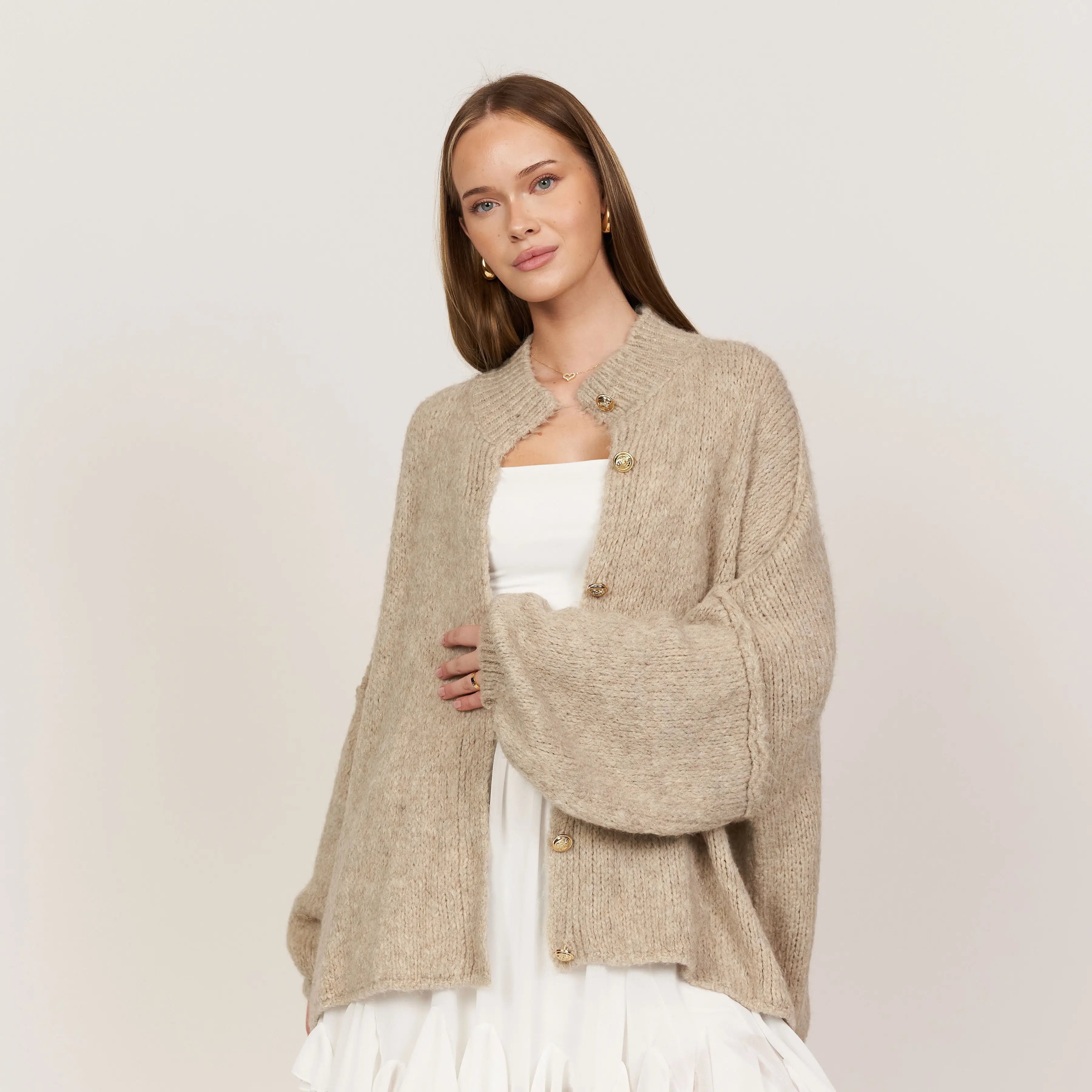 Oversize Strickjacke Damen mit Goldknöpfen, Grobstrick Cardigan - Ansicht 3