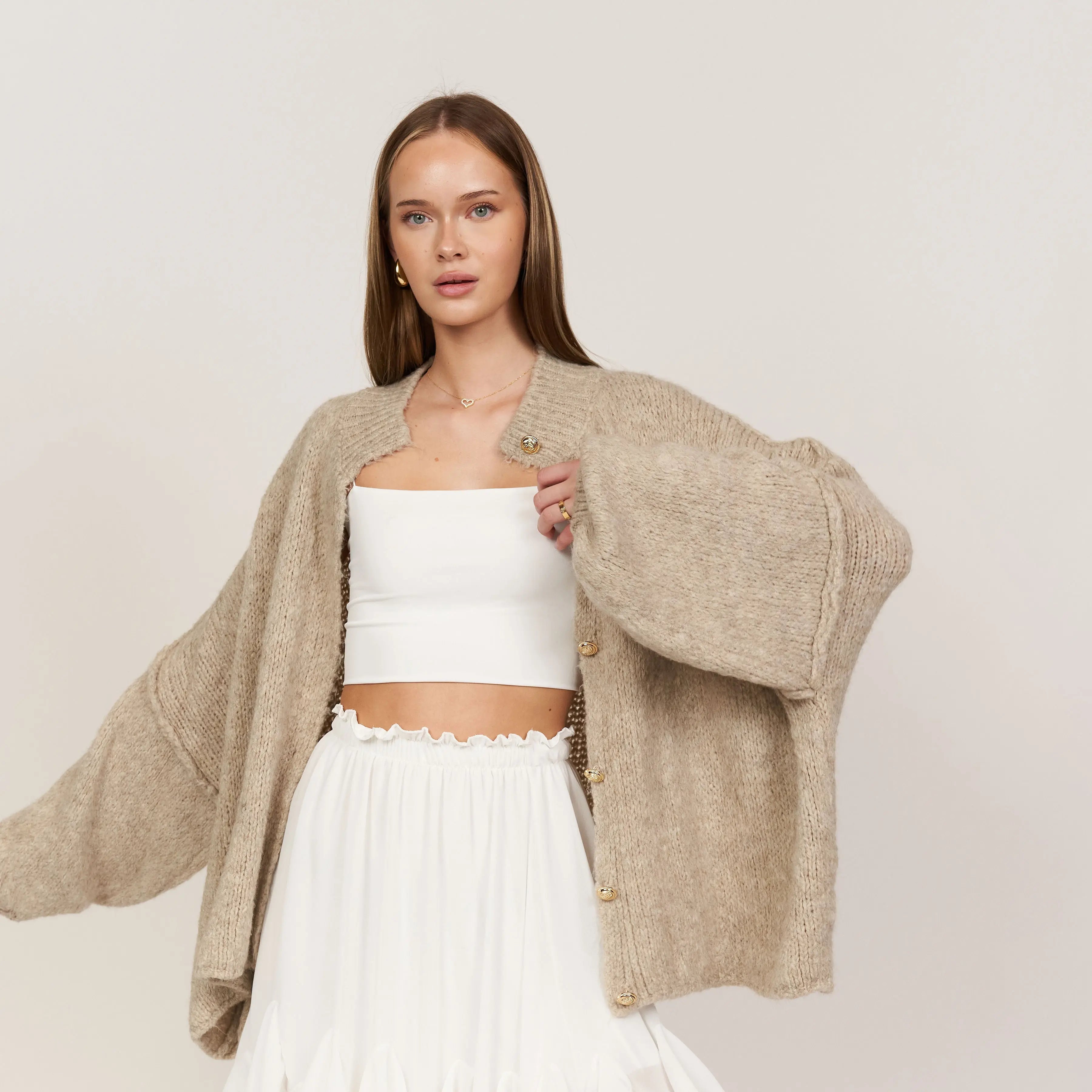 Oversize Strickjacke Damen mit Goldknöpfen, Grobstrick Cardigan - Ansicht 4